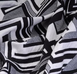 Úplet s geometrickým vzorem černá/bílá