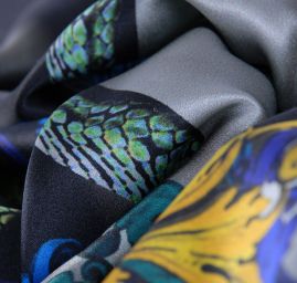 Hedvábný satén kolekce rok hada