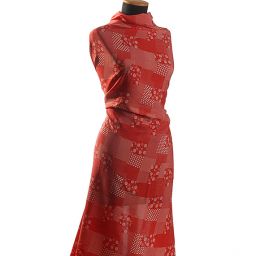 Viskozová šatová látka vzor patchwork červená bílá