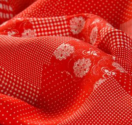Viskozová šatová látka vzor patchwork červená bílá