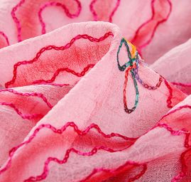 Krep šifon výšivka střední spirála růžová II.jakost