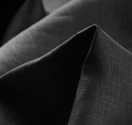 Len jemný středně sílný v černé barvě