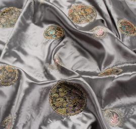 Vyšívaný taft vzor v marockém stylu stříbrný II.jakost