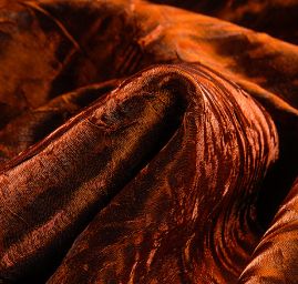 Lamé šatová látka kreš skořicová