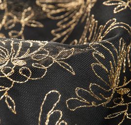 Krajka motiv květu zlatá výšivka ny černém tylu