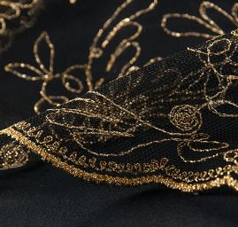 Krajka motiv květu zlatá výšivka ny černém tylu