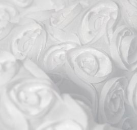 Efektní metráž s aplikacemi stužkových růží SLEVA