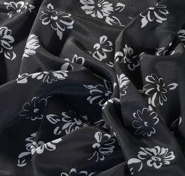 Viskozová látka na šaty temně modrá s květy