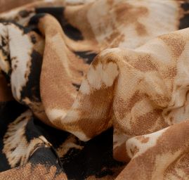 Šifon viskozový motiv batika hnědý