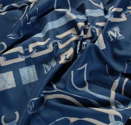 Imitace hedvábí látka kupón přezky modrá