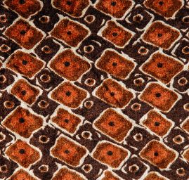 Pružný samet s geometrickým vzorem hnědé barvy