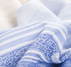 Bavlněná látka etamín pruhy/ květy modrá