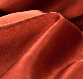Satén hedvábný jemný skořicový
