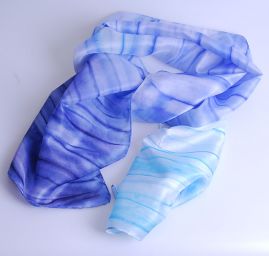 Ručně malovaná hedvábná šála modrá