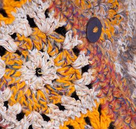 Háčkovaná vesta oranžový melír