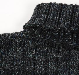 Pleteny svetr s rolákem