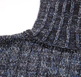 Pleteny svetr s rolákem