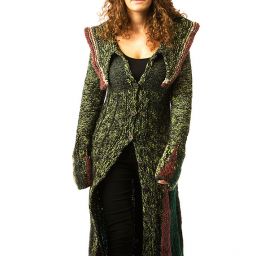 Originální ručně pletený kabát s límcem