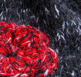 Pletená čepice klobouk s kytkou