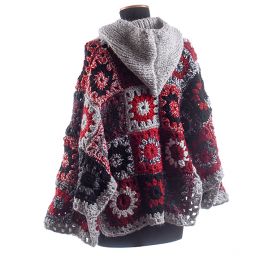 Háčkované pončo s kapucí