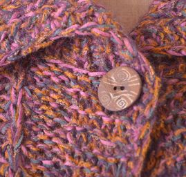 Originální ručně pletený kabát s límcem hnědý melír