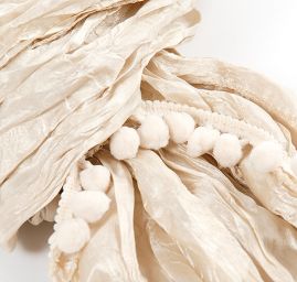 Jemná šála s bambulkami slonová kost