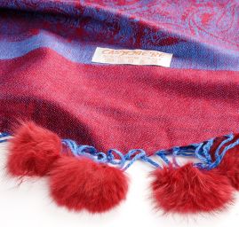 Šála směs kašmír/hedvábí žakár kožešinové bambulky černá