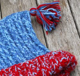 Pletená čepice Marlen „hranatka“ se střapci 