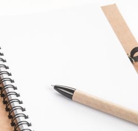 DÁREK - Kroužkový notýsek s propiskou