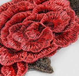 Květinová aplikace růže červená