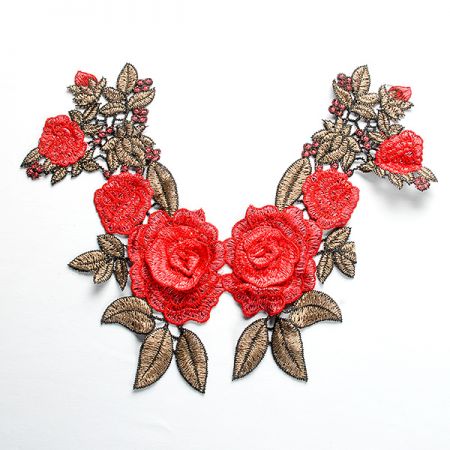 Krajková aplikace středová červené růže 