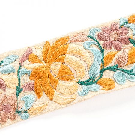 Vyšívaná stuha šantung 4cm pískové barvy