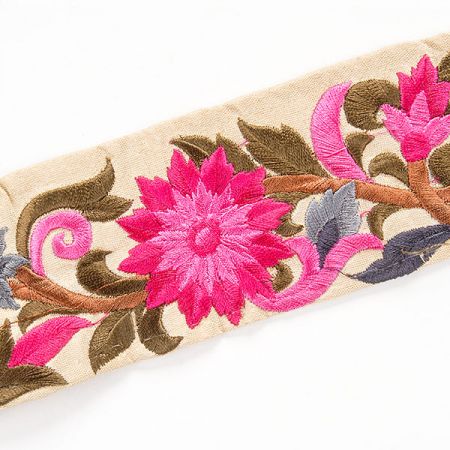 Vyšívaná stuha šantung velký květ růžový