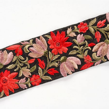 Vyšívaná stuha šantung růžovobéžové květy