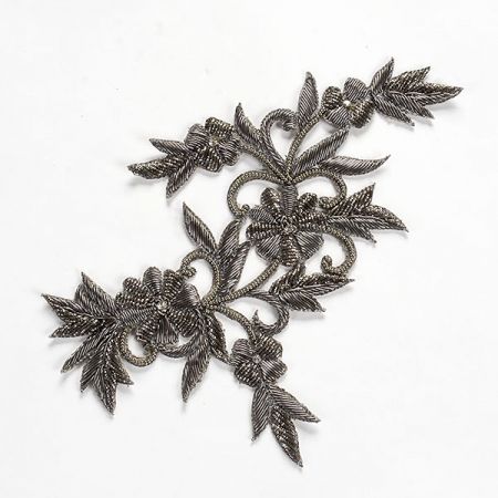 Květinová aplikace šedostříbrná s kamínky