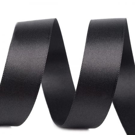 Atlasová stuha šíře 30 mm oboulíc černá