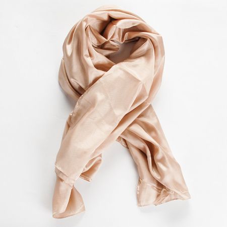 Hedvábný šál jednobarevný světle béžový
