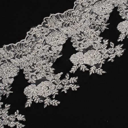 Krajka lem  s korálky květinový motiv slonová kost