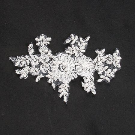 Krajková aplikace růže slonová kost