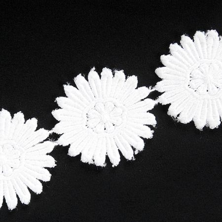 Krajková porta velké květy kopretiny bílé