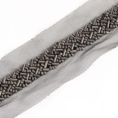 Stuha tylová s korálkovou výšivkou stříbrnočerná