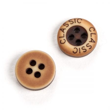 Knoflík plastový kulatý čtyřdírkový 18" hnědý