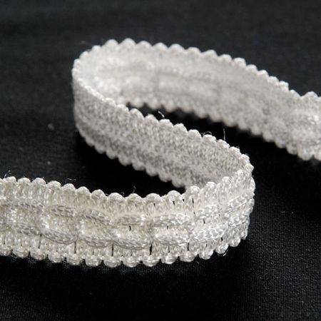 Oděvní prýmek proužek oválný bílé barvy