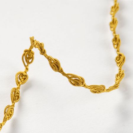 Oděvní prýmek olivově zelené barvy