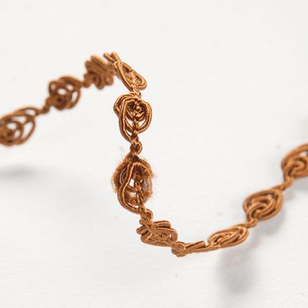 Oděvní prýmerk kapka okrová