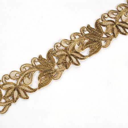 Krajková kovová stuha větší listy zlatá