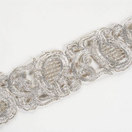 Krajková kovová stuha stříbrná