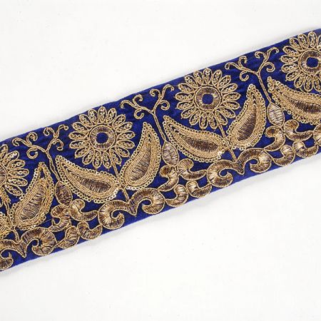 Sametová stuha vyšívaná květy s flitry modrá