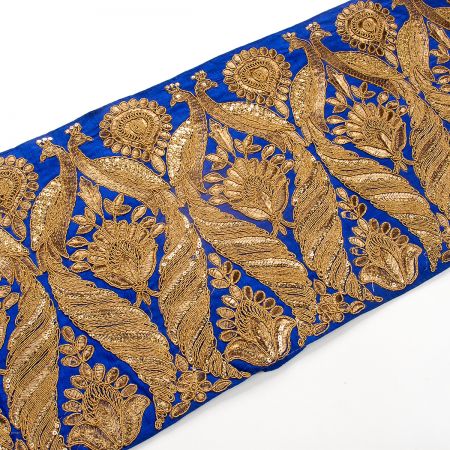 Sametová vyšívaná stuha široká 25 cm modrá