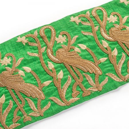 Porta vyšívaná zelený šantung volavka velký vzor